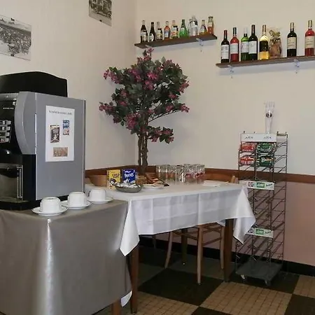 Hotel De Rome 2*