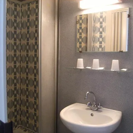 Hotel De Rome 2*