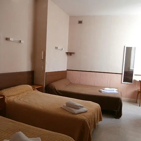 Hotel De Rome 2*
